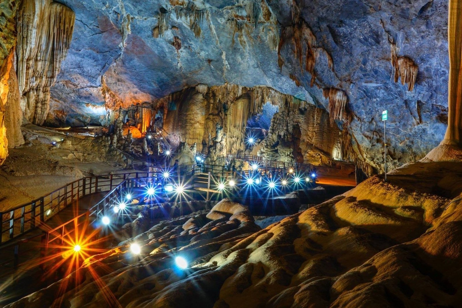 Thám hiểm động Thiên Đường - Hành trình đi qua vùng đất kỳ ảo