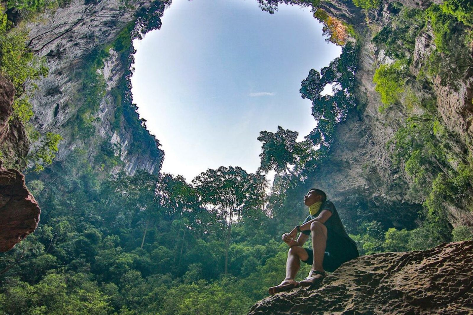 Hố sụt với vẻ đẹp kỳ vĩ