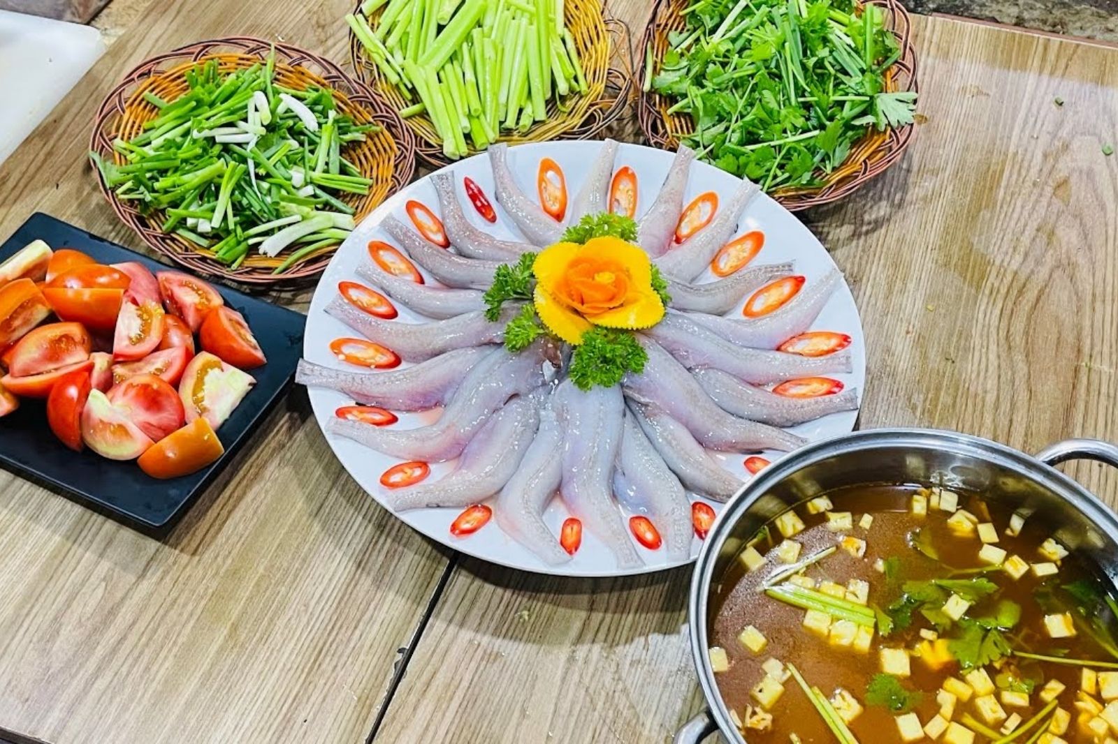Lẩu cá khoai chua cay, kích thích vị giác