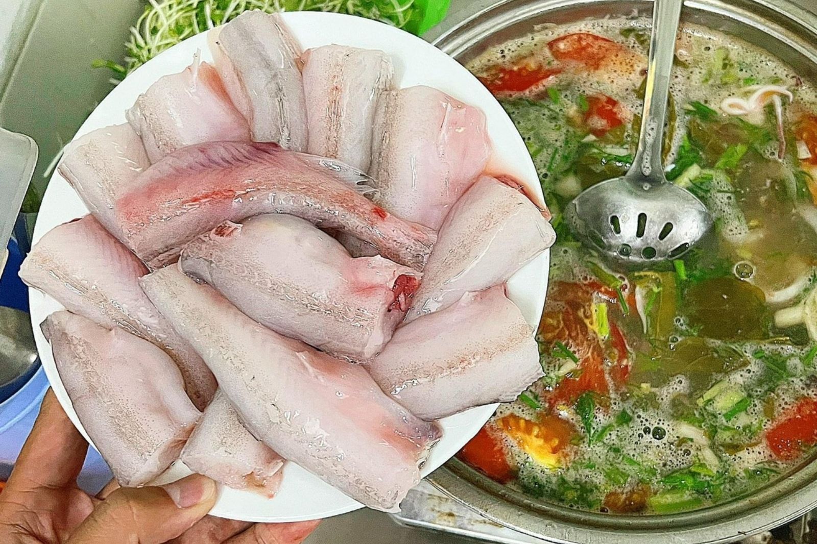 Thưởng thức lẩu cá khoai thơm ngon