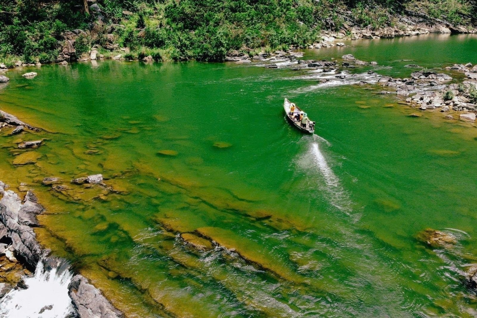 Vẻ đẹp hoang sơ của Thác Tam Lu