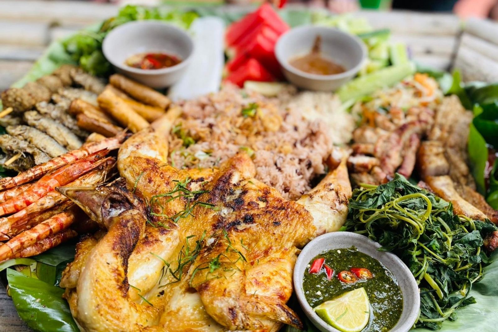 Nha-hang-quang-binh-chao-don-khach-quy-bang-nhung-bua-an-ngon