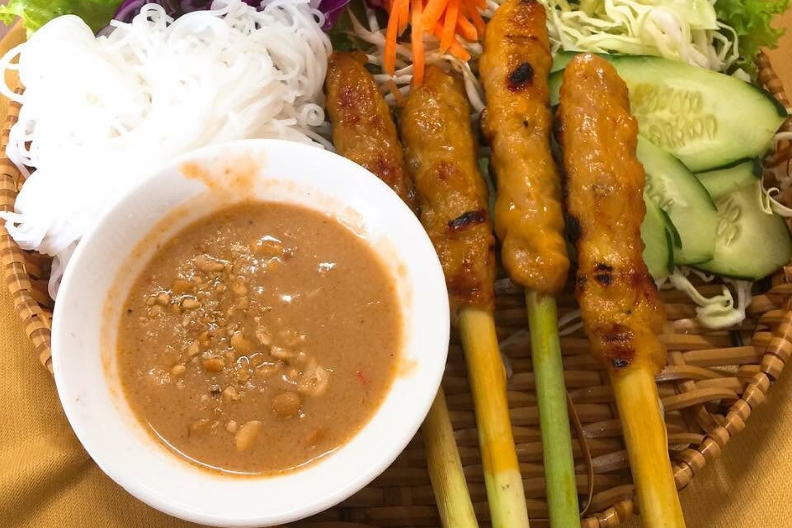 Nem-lui-quang-binh-voi-huong-vi-nuoc-cham-dac-trung