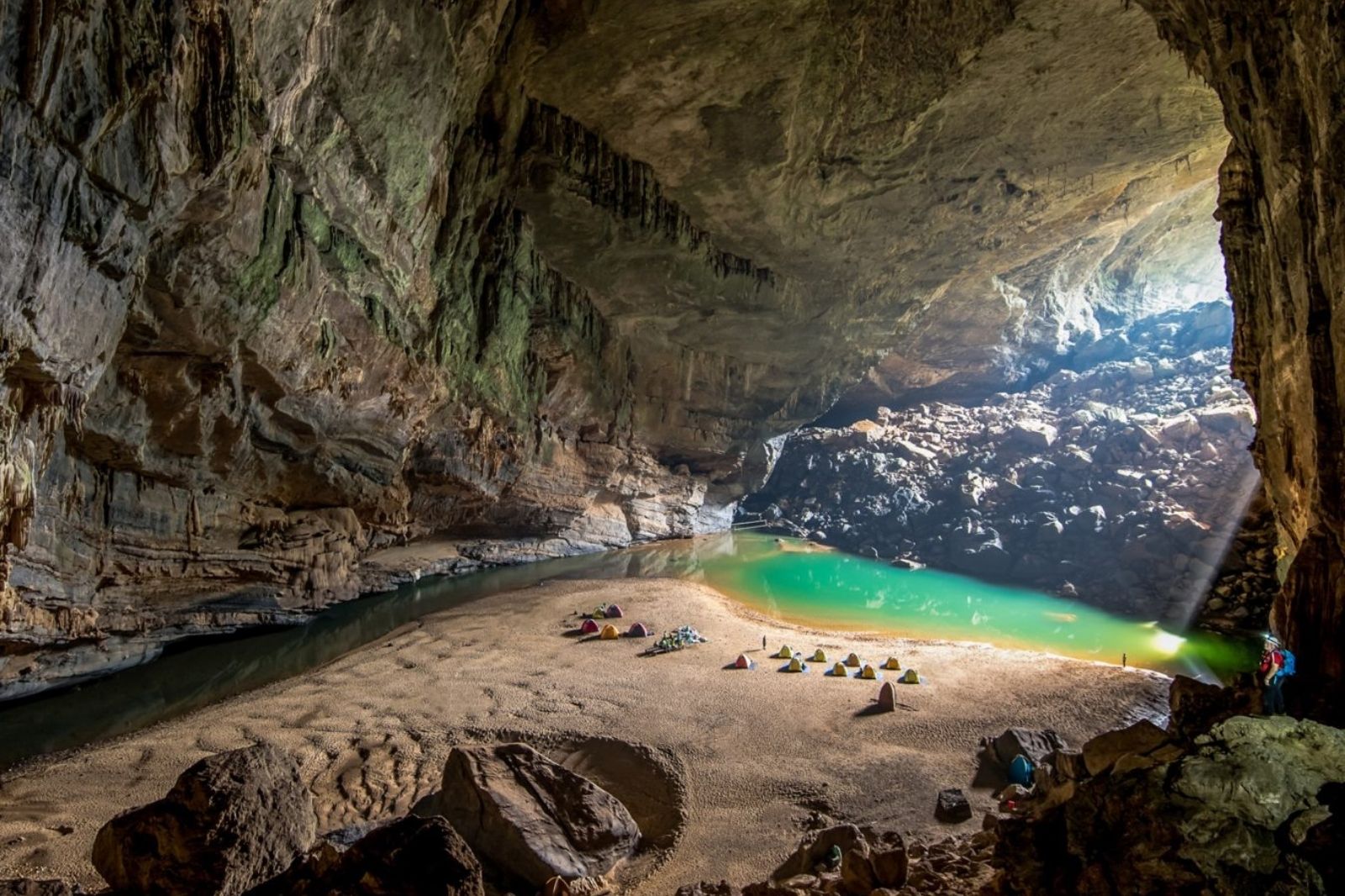 Hanh-trinh-trekking-kham-pha-hang-en